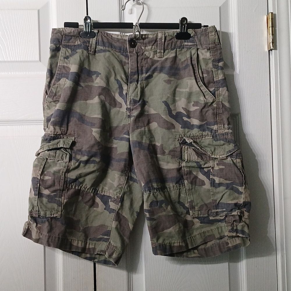 American Eagle Outfitters Longboard Camo shorts  Sz 30 EUC